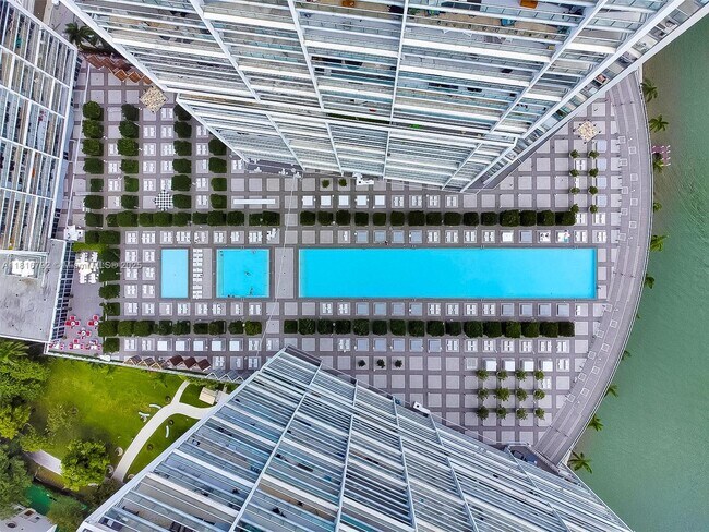 Building Photo - 465 Brickell Ave