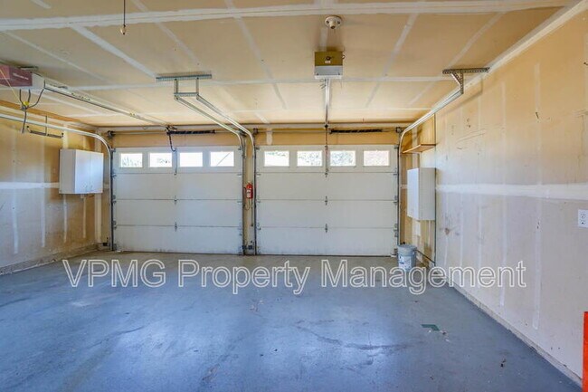 Building Photo - 612 NE 147th Cir