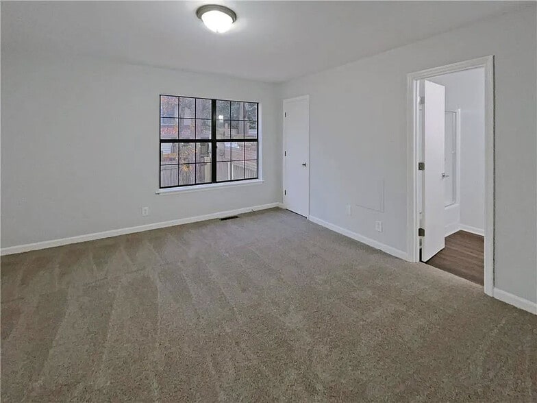 Building Photo - 7001 Pat Mell Pl SE