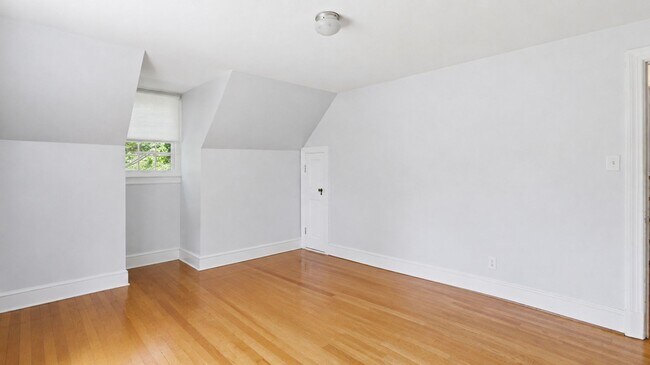 Building Photo - Heart of Woodland Heights just blocks from JRPS, Renovated 2BR / 1.5BA home with gardens