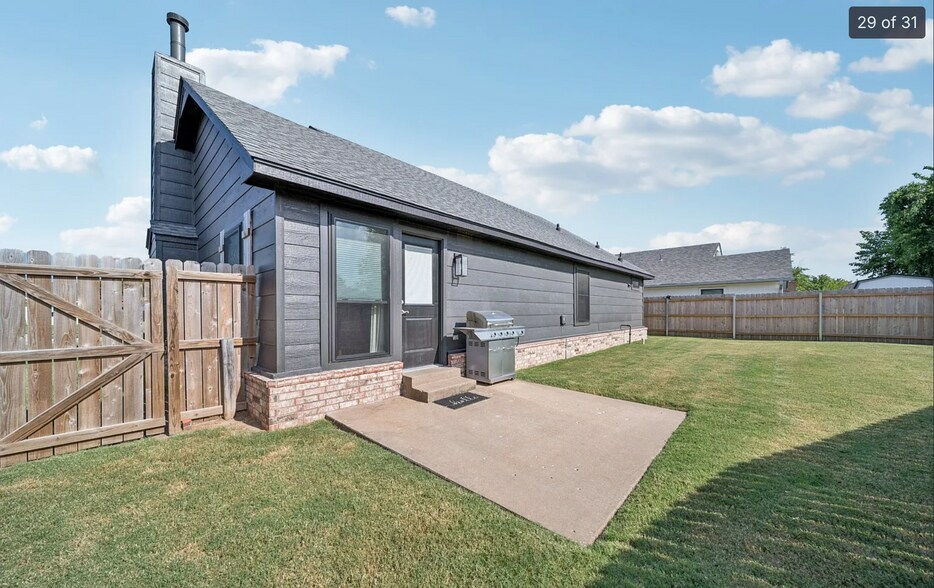 Building Photo - 8708 N 124th East Ave