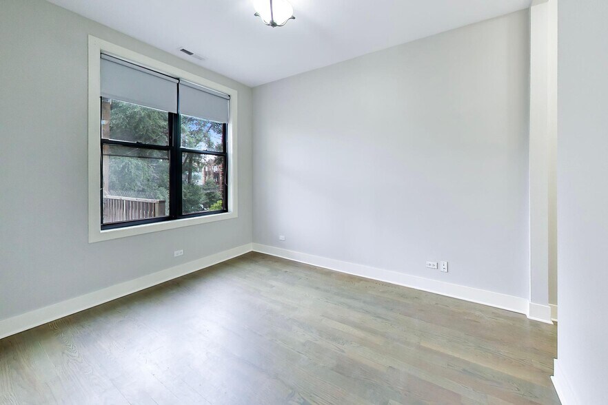 Building Photo - 5139 N Clark St