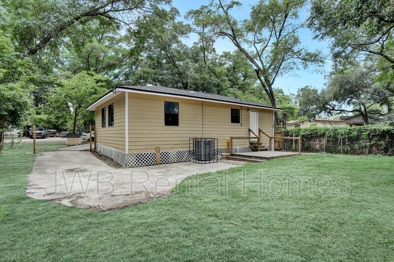 Building Photo - 7423 Orlando Ave