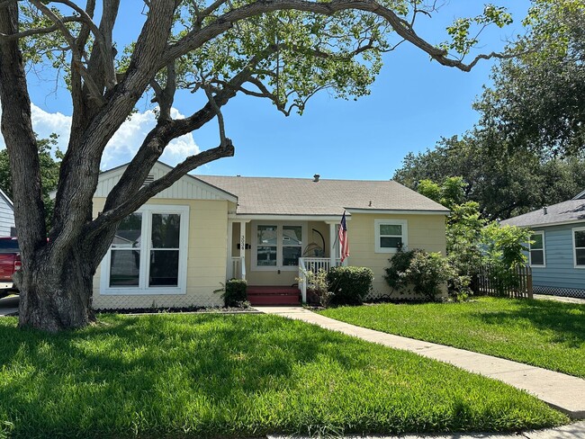 Building Photo - Updated Home In Alameda Place