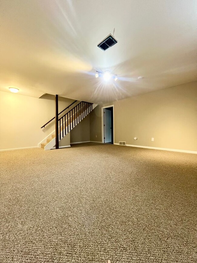 Building Photo - 3 Bedroom Duplex in Kalamazoo