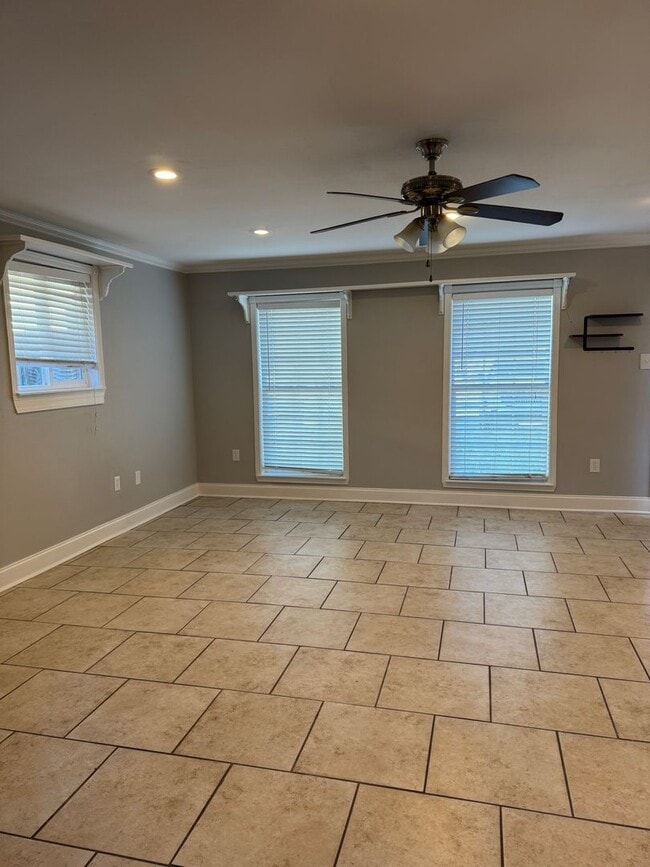 Building Photo - Great Rental near LSU