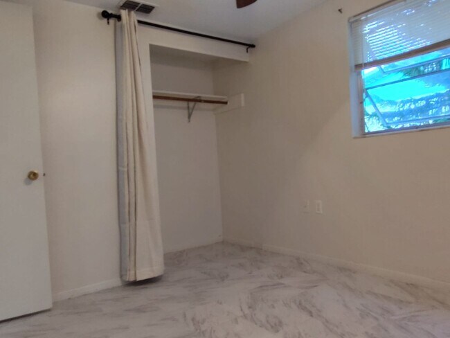 Building Photo - Quaint 2 bedroom 1 bath home with Florida Room in Hudson