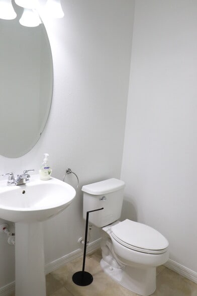 Building Photo - 5239 Fallen Leaf Dr