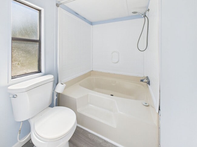 Building Photo - 3 Bedroom, 2 Bathroom Rental