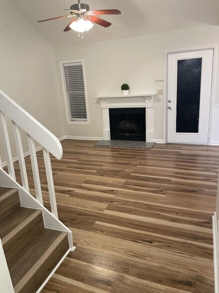 Building Photo - 1609 Homestead Trl