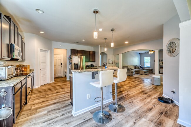 Building Photo - 412 Ponzer Ct N