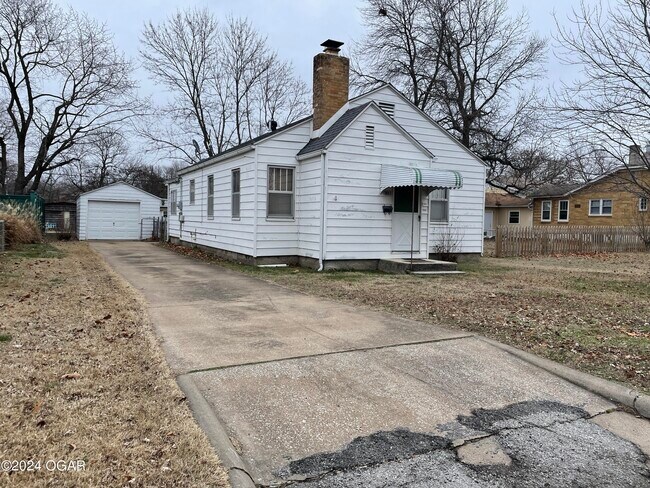 Building Photo - 421 S Patterson Ave