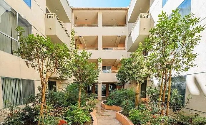 Courtyard - 1222 S Westgate Ave