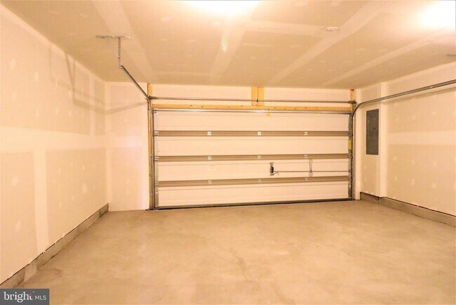 Building Photo - 6303 Posey St