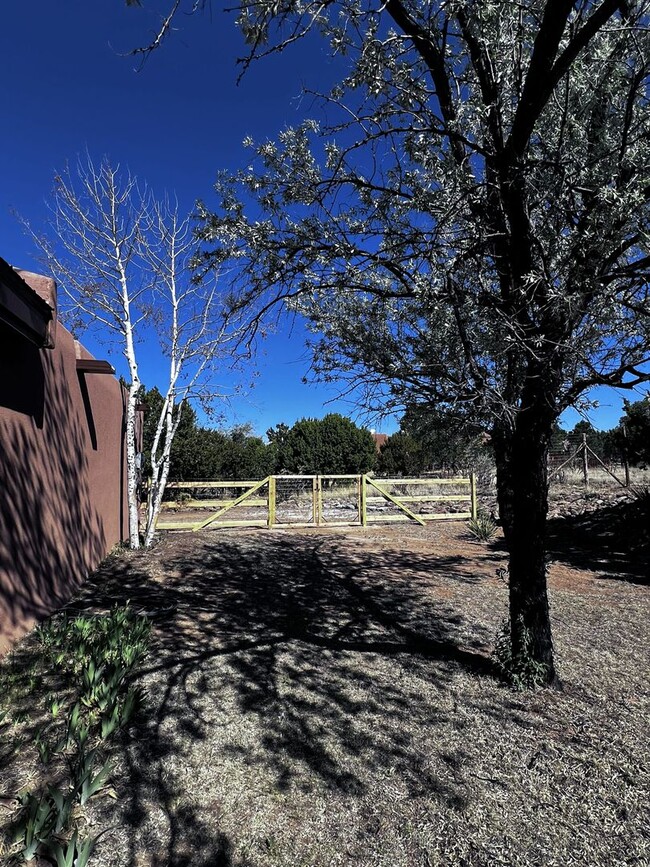 Building Photo - 5 Oriente Ct