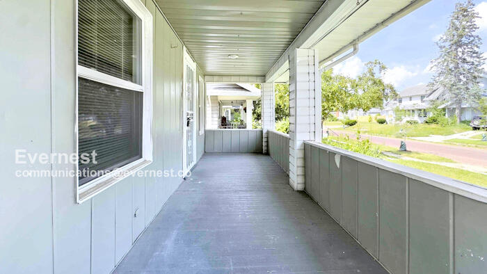 Building Photo - 714 Hampton Ave