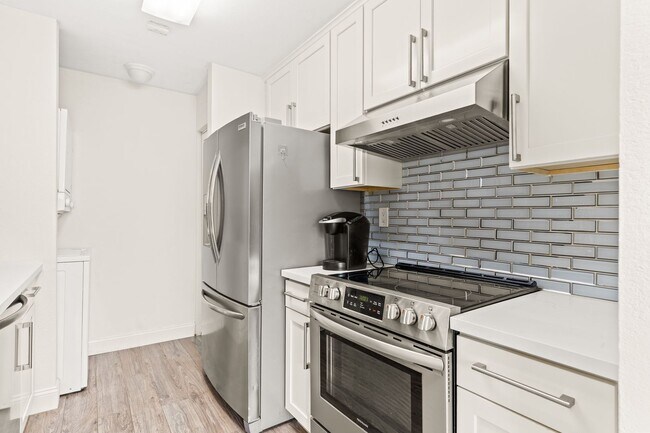 Building Photo - 4905 Bridgepointe Pl