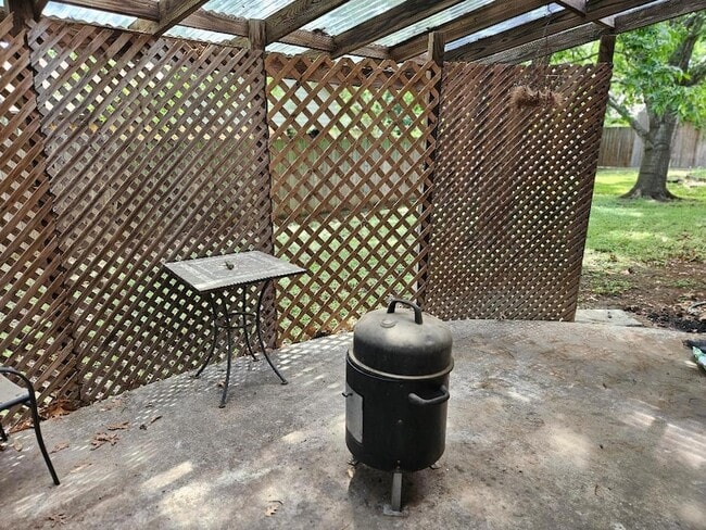 Building Photo - 102 Stubblefield Dr