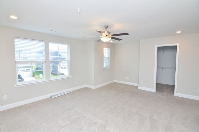 Building Photo - Stunner in Harvest Point