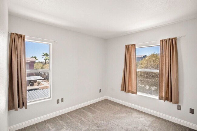 Building Photo - 3 Bed, 2 Bath -Gated- South West Las Vegas