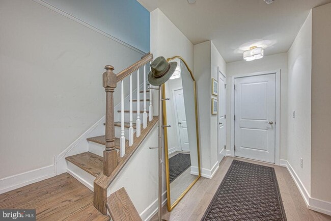 Building Photo - 1001 Lakeview Ct