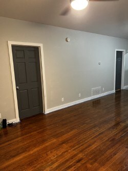 Building Photo - 917 S Armstrong Ave