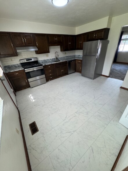 Building Photo - 111 Oakwood Rd