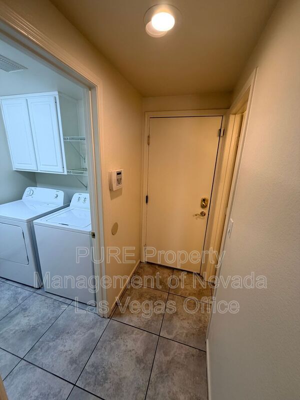 Building Photo - 925 Lexington Cross Dr