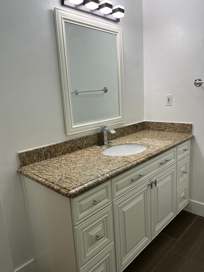 Building Photo - 5328 Newcastle Ave