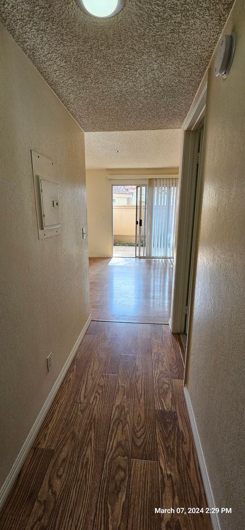 Building Photo - Las Palmas Down Stairs Condo in Gated Comm...