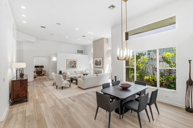 Building Photo - 6213 NW 21st Ct