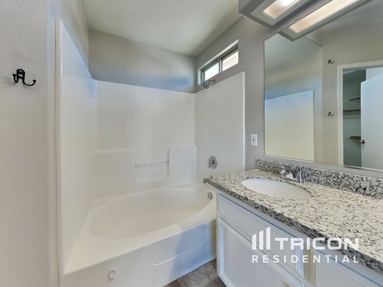 Building Photo - 4149 Shandwick Dr