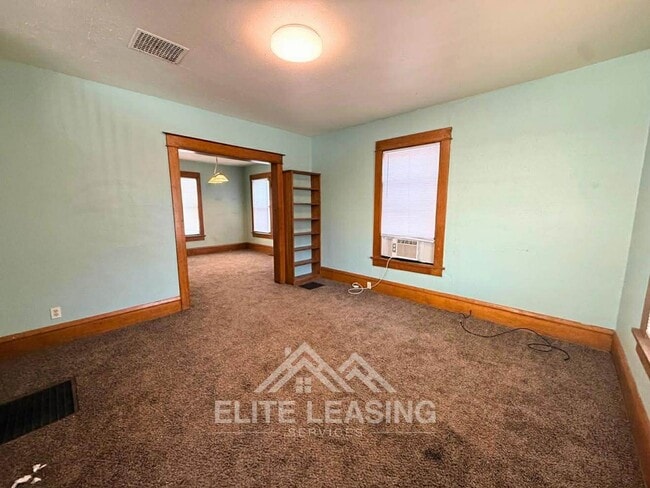 Building Photo - 1134 SW Garfield Ave