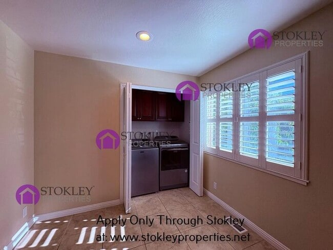 Building Photo - 323 Thistle Cir