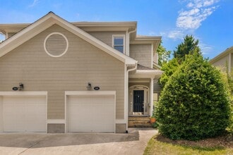 Building Photo - Light filled 2 bed, 2.5 bath townhome with garage minutes from UNC
