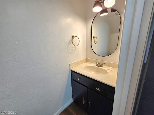 Building Photo - 1460 Hialeah Dr