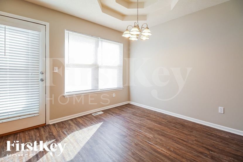 Building Photo - 713 Canter St