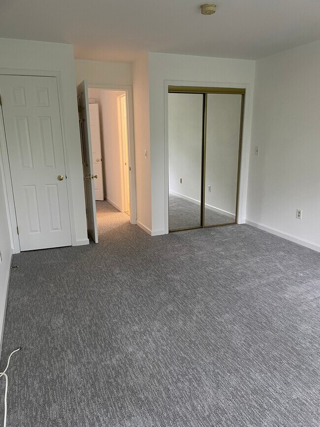 Building Photo - 115 Fillow St