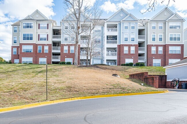 Building Photo - Midlothian Condo Available For Immediate Move In