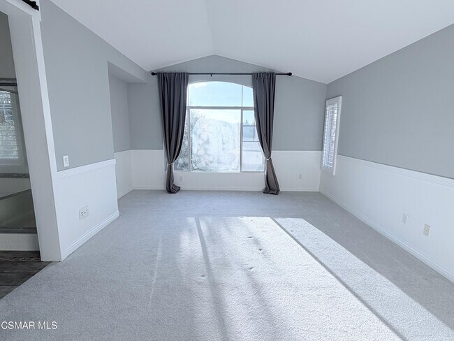 Building Photo - 525 Shadow Ln