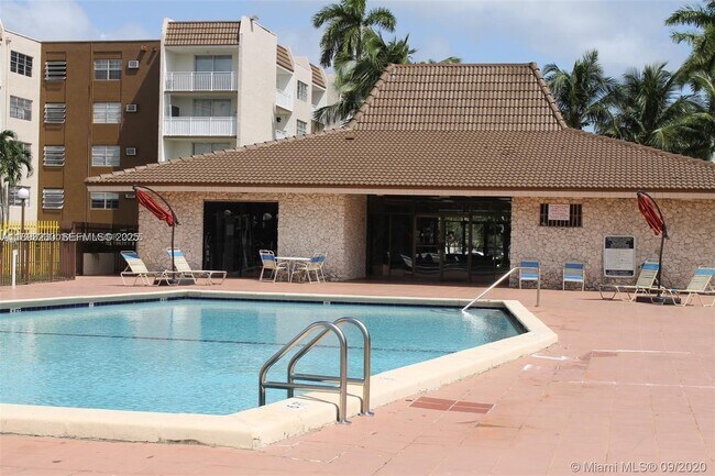 Building Photo - 6960 Miami Gardens Dr