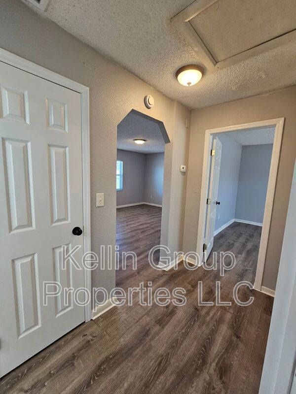 Building Photo - 1041 N Brunnell Pkwy