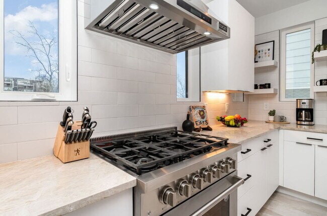 Building Photo - 48 Fern Ave