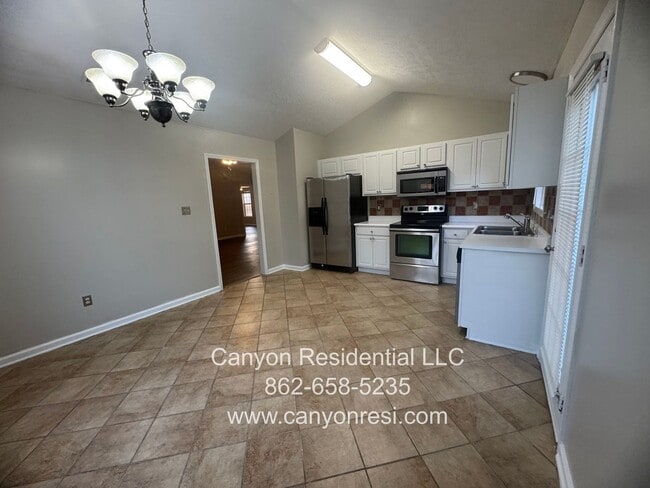 Building Photo - Spacious 3-Bedroom Home for Rent in Raeford