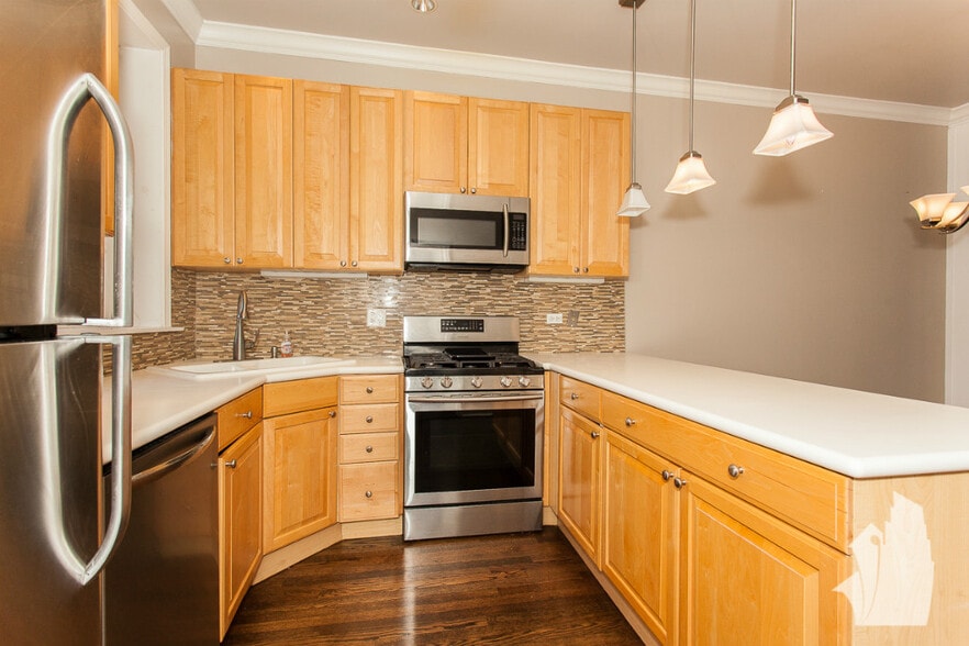 Building Photo - 3852 N Southport Ave