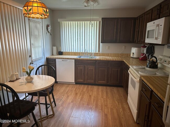 Building Photo - 805A Westminster Ct