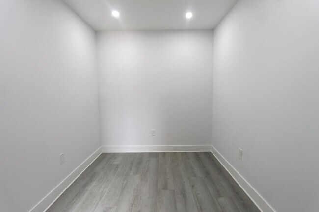 Building Photo - 103 E Coulter St
