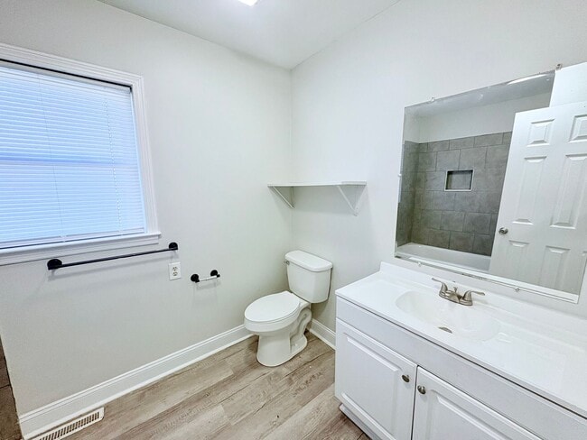 Building Photo - 213 Morris St