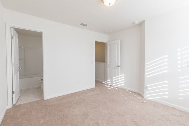Building Photo - 1249 Riverbrook Dr