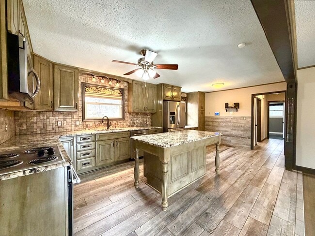 Building Photo - 2811 Thrush Dr